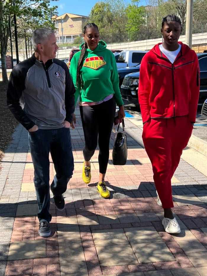 FNqXT92XIAQ7IbV.jfif